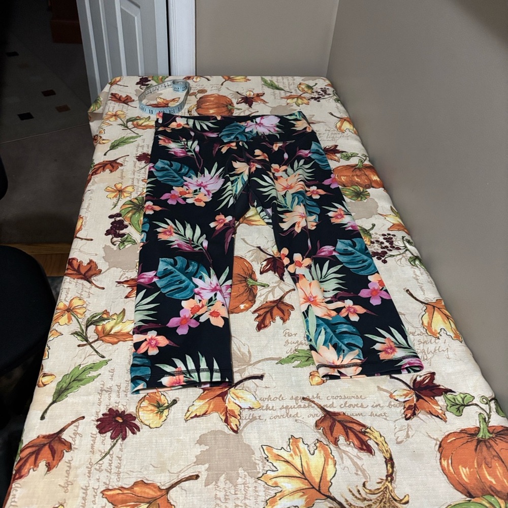 Old Navy Floral Leggings - Black and Multicolor